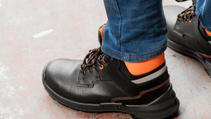 Why Do You Need Safety Shoes or Boots? Exploring Essential Foot Protection