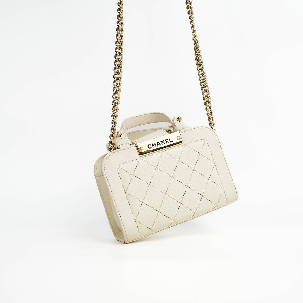 ภาพขนาดย่อ: Chanel  Label Click Shopping bag