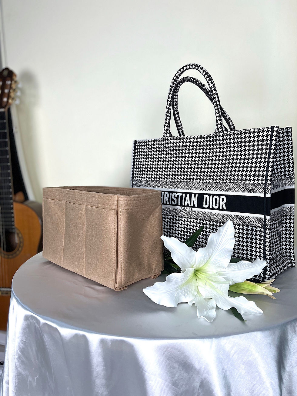 ภาพขนาดย่อ: Dior Book tote Fullset ใบเสร็จช็อปไทย ปี 22