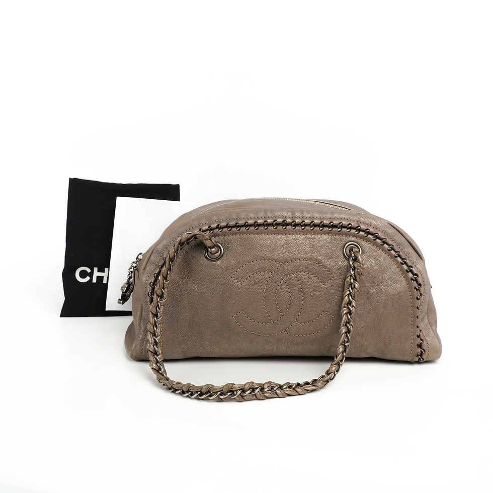 ภาพขนาดย่อ: Chanel  Luxe Smooth Medium Shoulder Bag