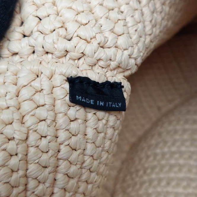 ภาพขนาดย่อ: Prada  Raffia Shoulder Bag