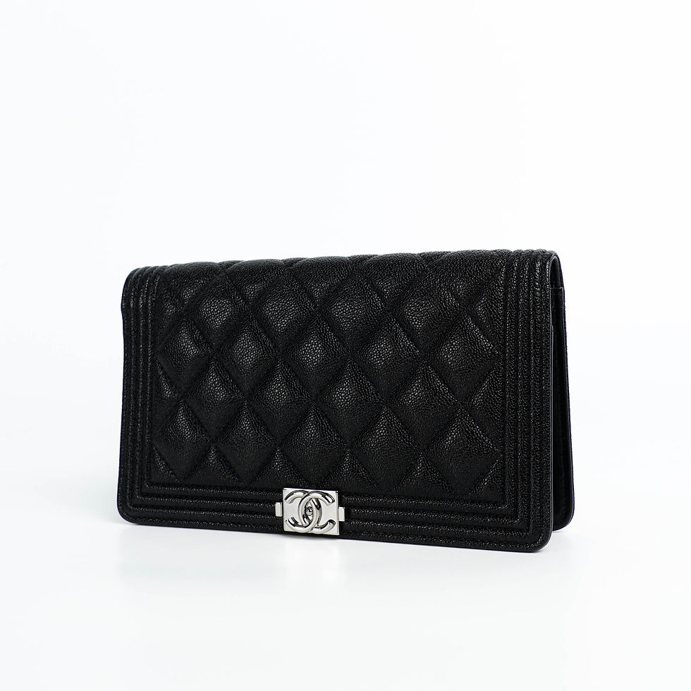 ภาพขนาดย่อ: CHANEL  Boy Wallet Bi-fold caviar & Ruthenium-Tone Metal