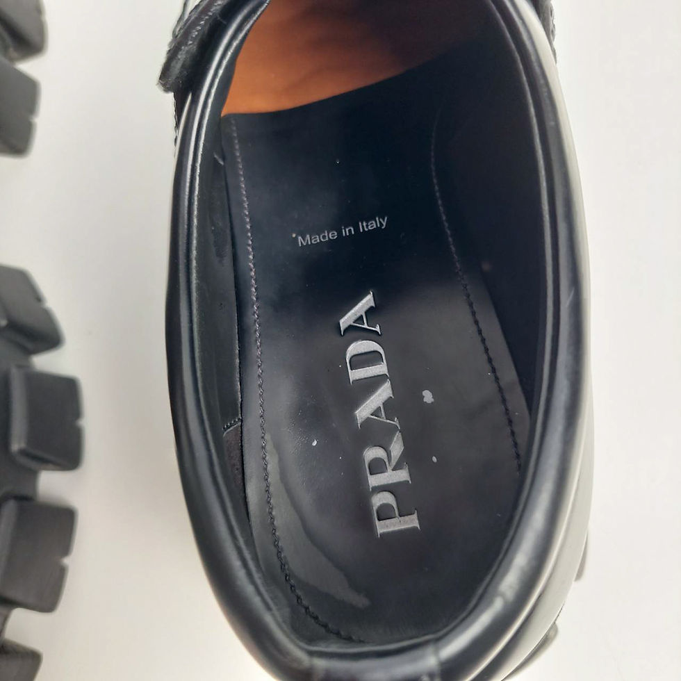 ภาพขนาดย่อ: Prada  Monolith Leather Loafers