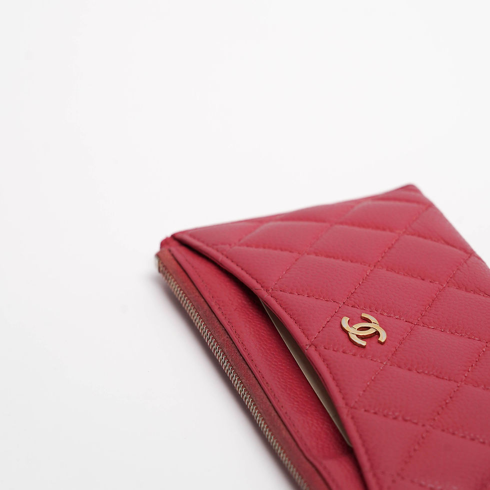 ภาพขนาดย่อ: Chanel  Long Zip Pouch Caviar Bag