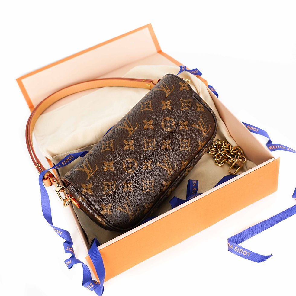 Thumbnail: Louis Vuitton  Ivy Wallet on Chain Monogram Bag รุ่นใหม่ไมโครชิป Full set พร้อมใ