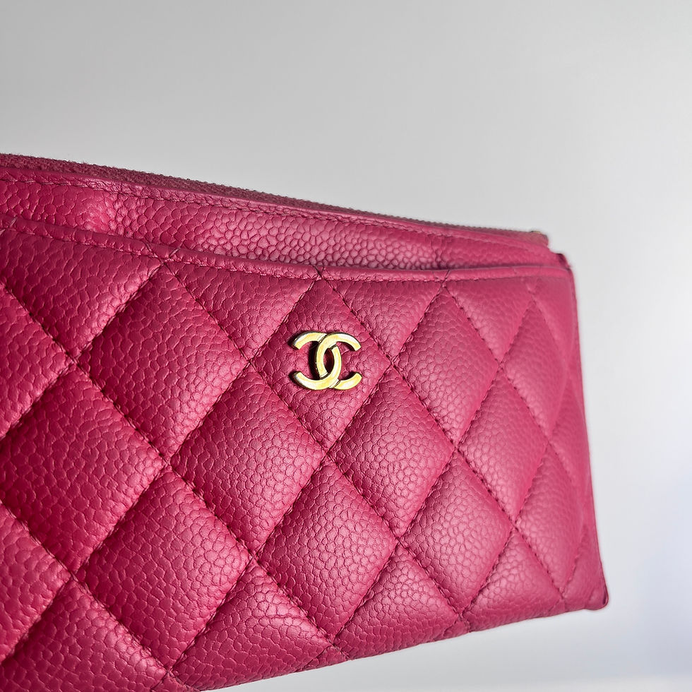 ภาพขนาดย่อ: Chanel  Long Zip Pouch Caviar Bag