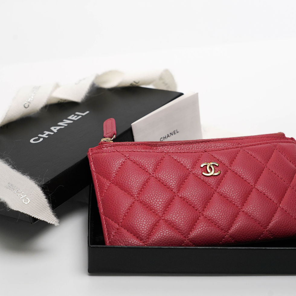 ภาพขนาดย่อ: Chanel  Long Zip Pouch Caviar Bag