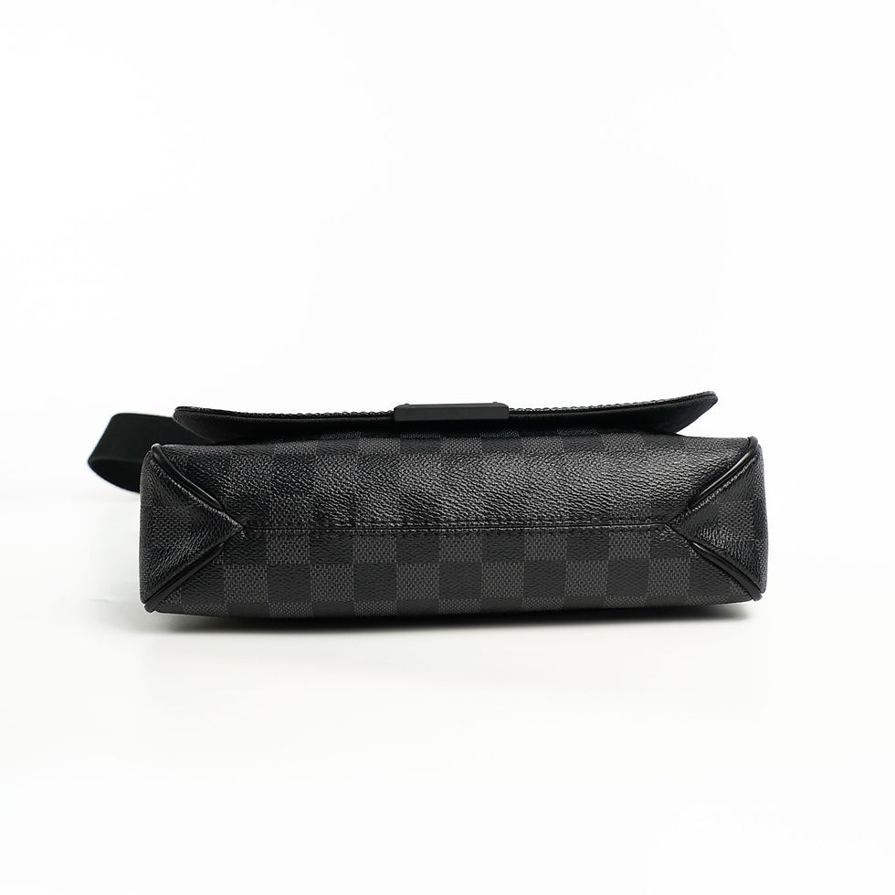 ภาพขนาดย่อ: Louis Vuitton  District PM Damier Graphite Bag