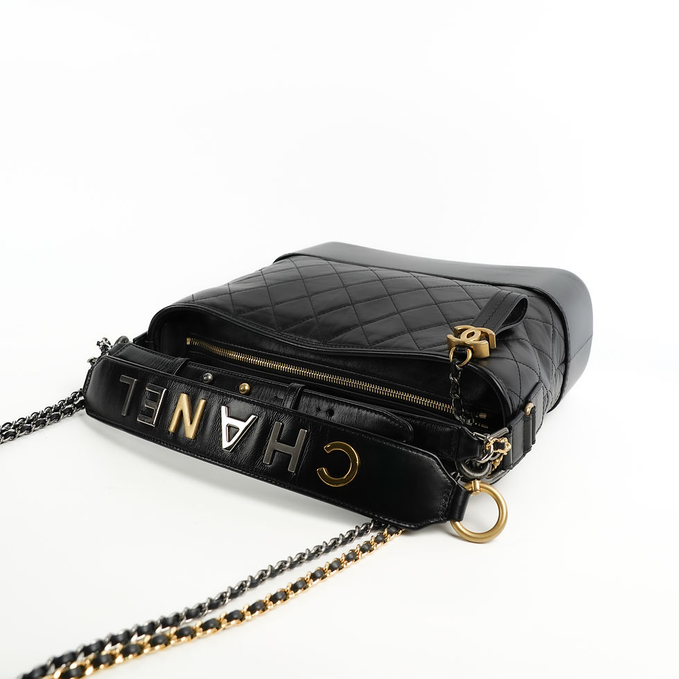 ภาพขนาดย่อ: Chanel  Gabrielle Medium Hobo Bag in Black Full set