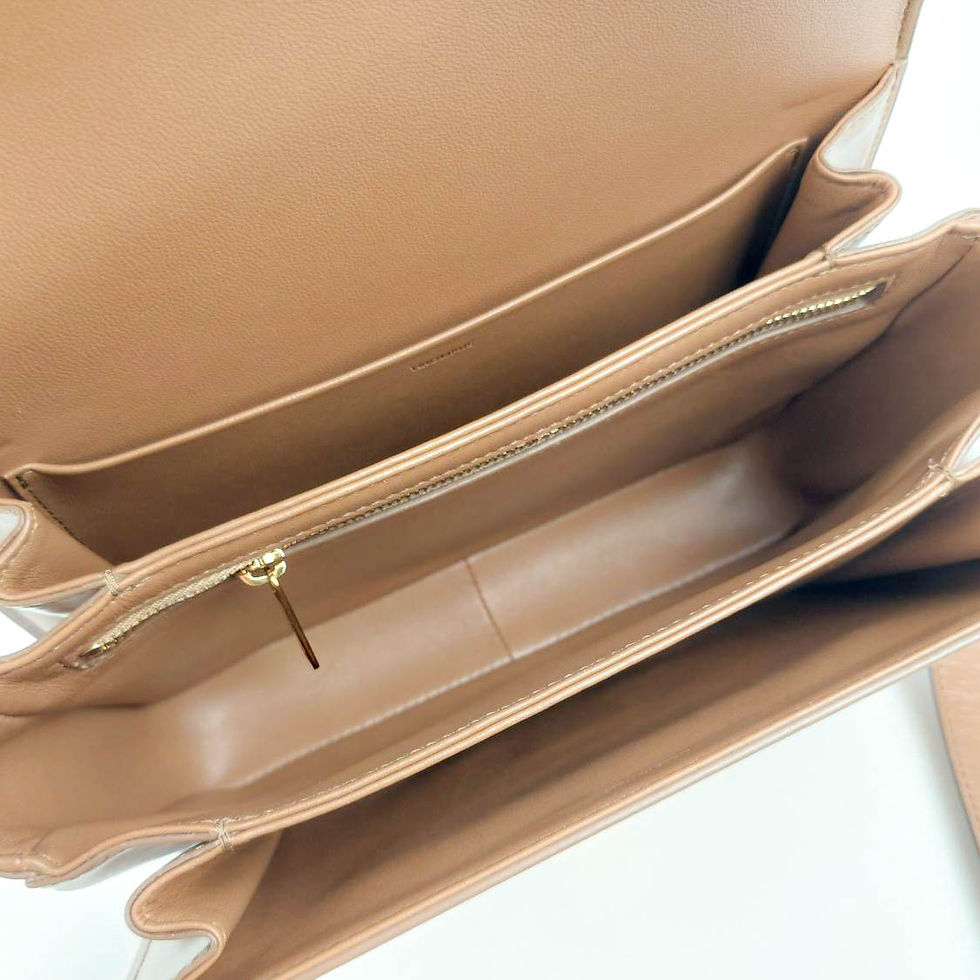 ภาพขนาดย่อ: Celine  CLASSIQUE TRIOMPHE BAG IN SHINY CALFSKIN Bag Full set พร้อมใบเสร็จช็อปไท