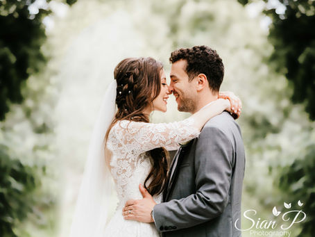 bride and groom at notley abbey thame