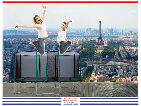 Des trampolines investissent la terrasse de l’Observatoire Panoramique de la Tour Montparnasse