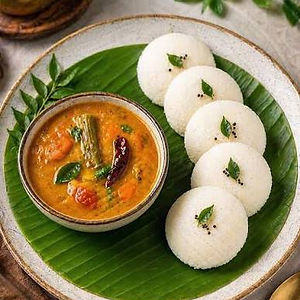 Idly (4pcs) with sambar & chutney