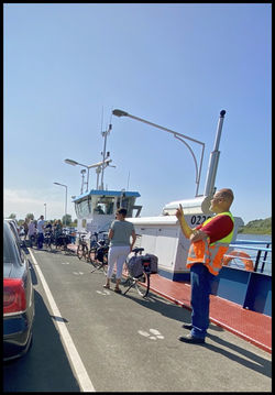 Op de pont daar moet je staan