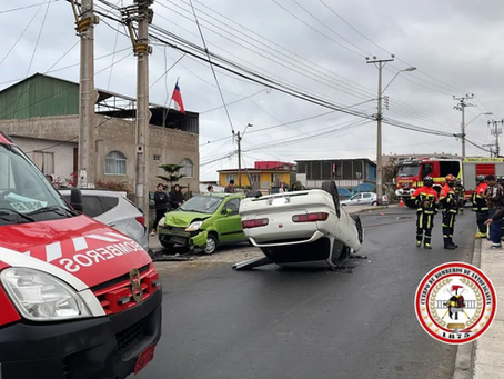 Accidente de Tránsito en Antofagasta Deja Dos Personas Lesionadas por Volcamiento
