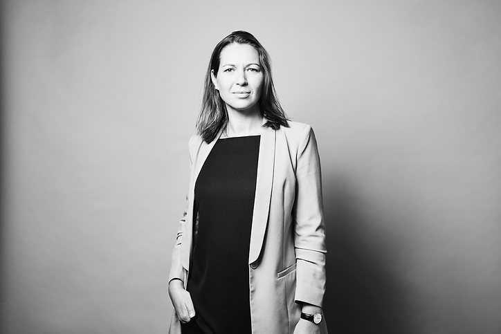 JuliaIffert_176_klein_sw.png