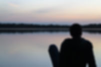 Le regard tourné vers l'horizon