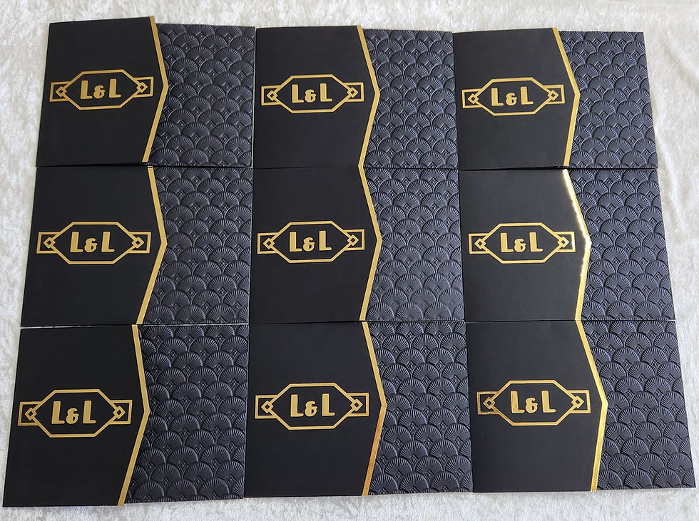 Miniatura: Invitación Luxuri con detalles brillantes y repujado