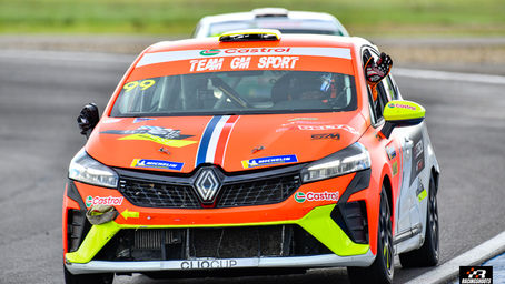 La Clio Cup Series fait son grand retour sous la pluie lors des Coupes de Pâques 2024.