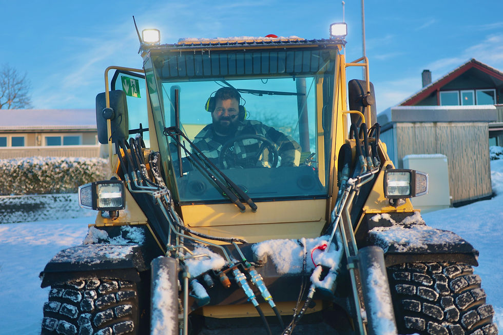 Hjullaster med brøyteskjær