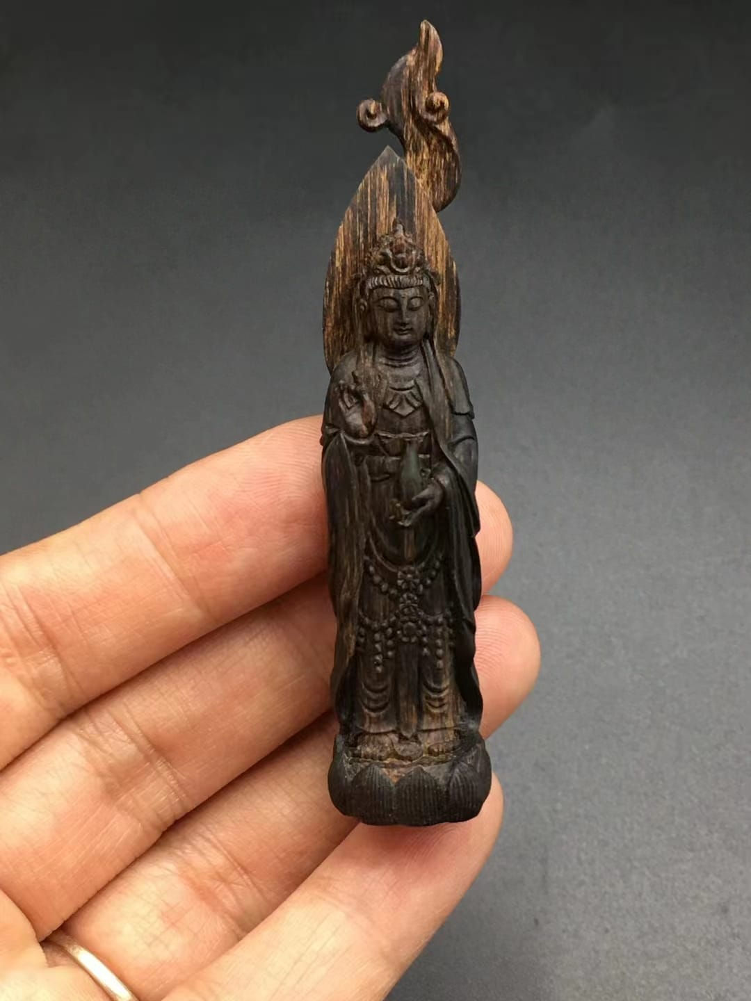 (Sold) Dalagan Agarwood Delicate Buddha Piece 正区达拉干沉水《持瓶观音》