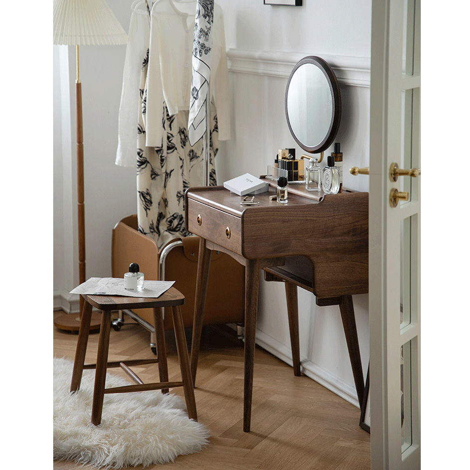 Thumbnail: Geneva Dresser Desk