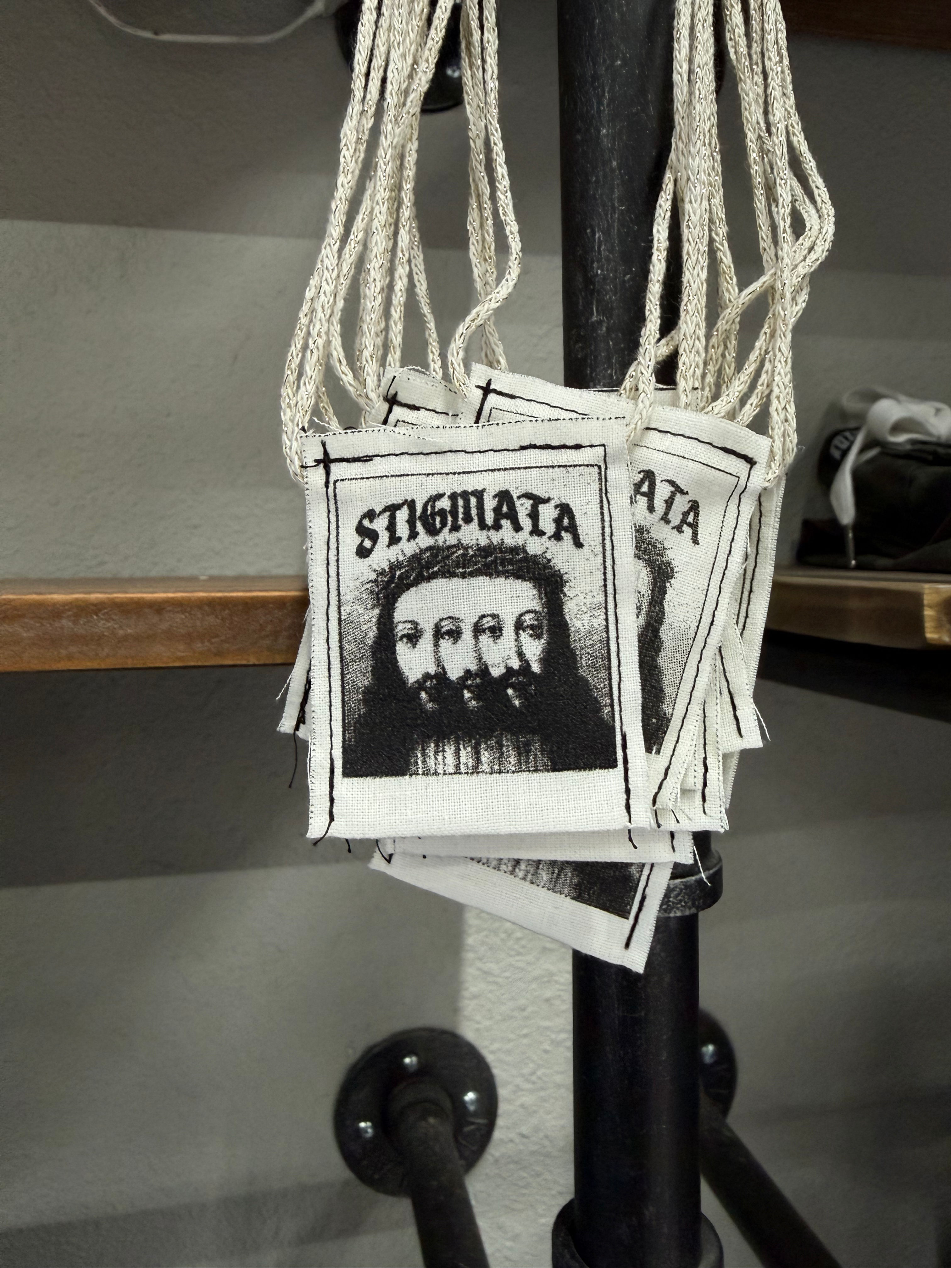 Stigmata Trinity scapular 