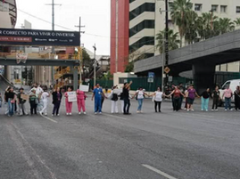 Trabajadores del IMSS de NL también bloquean avenidas