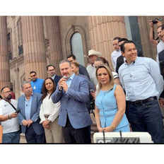 Reclaman alcaldes en Palacio adeudos de Samuel