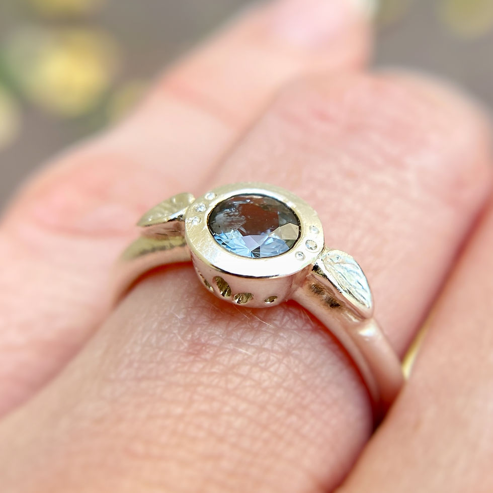Thumbnail: Gray Spinel Leaf Ring
