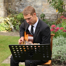 pete-spanish-guitaristist-velvet-enterta