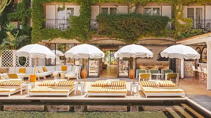 the hotel des lices pool with deckchairs decorated by Jacquemus in Saint-Tropez