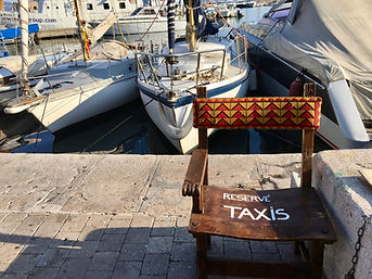 Travelers waiting for a taxi at the Saint-Tropez taxi stand in front of the Musée de l’Ann