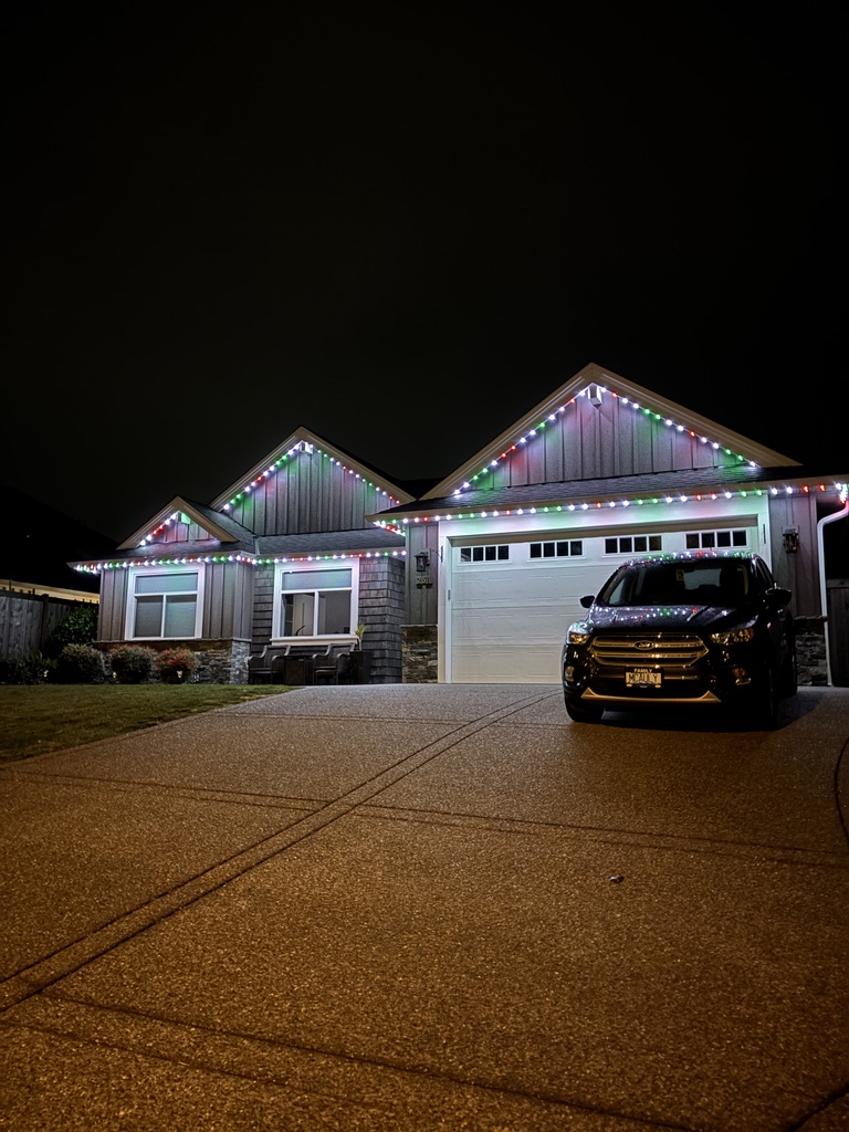  Everlasting LED lighting on a Nanaimo, BC home, featuring app-controlled RGB colors, energy-efficient LEDs, and weatherproof