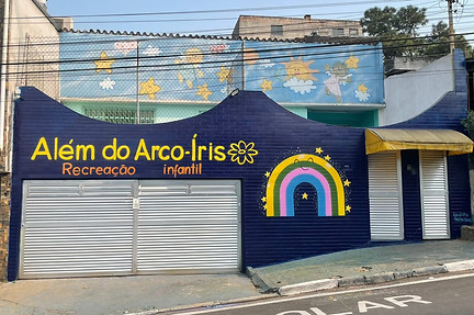 Fachada do Além do Arco Íris