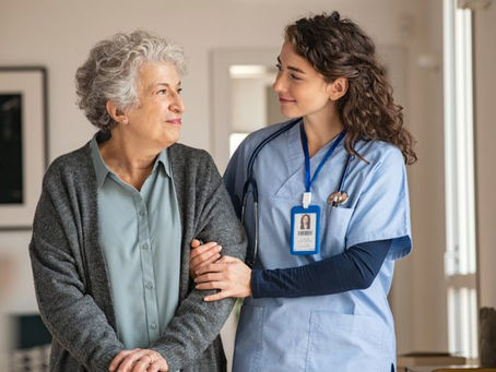 El papel vital de los auxiliares de geriatrĆa en el cuidado de nuestros mayores en EspaƱa.