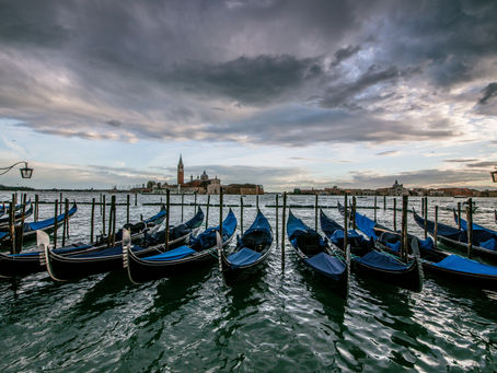 GĆ³ndolas: Navegando la Historia y TradiciĆ³n de Venecia
