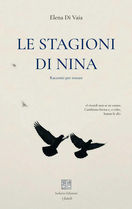 1. Elena Di Vaia,
Le stagioni di Nina. Racconti per restare
I flabelli, 1
aprile 2026, pp. 72
ISBN 979-12-82439-31-2
€ 13,00
Nina attraversa la vita come si attraversano le stagioni: con stupore, attese e improvvisi cambiamenti. Dall’infanzia alla maturità, il suo percorso è fatto di ricordi che tornano, incontri che lasciano il segno e momenti in cui tutto sembra sospeso tra ciò che è stato e ciò che sta per accadere. Tra estati luminose, inverni silenziosi e legami che resistono al tempo, impara lentamente a riconoscere se stessa e il valore delle piccole cose: le parole non dette, i luoghi che custodiscono la memoria, le persone che diventano casa. "Le stagioni di Nina" è un romanzo delicato e coinvolgente che racconta la crescita, la nostalgia e la bellezza fragile dei momenti che costruiscono una vita. Una storia intima e universale, capace di parlare a chiunque abbia cercato, almeno una volta, il proprio posto nel mondo.