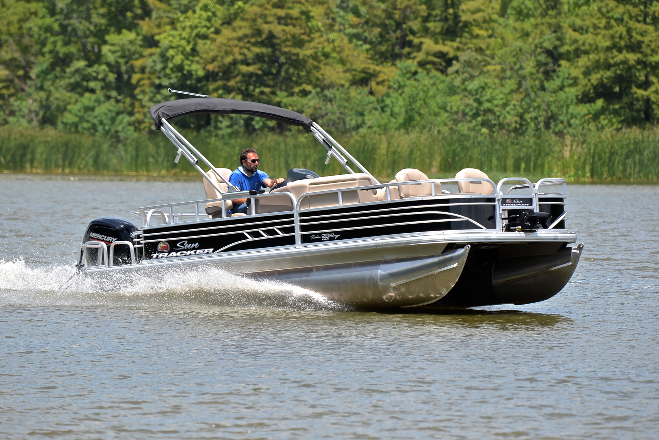 Sun Tracker Fishin Barge 20 DLX