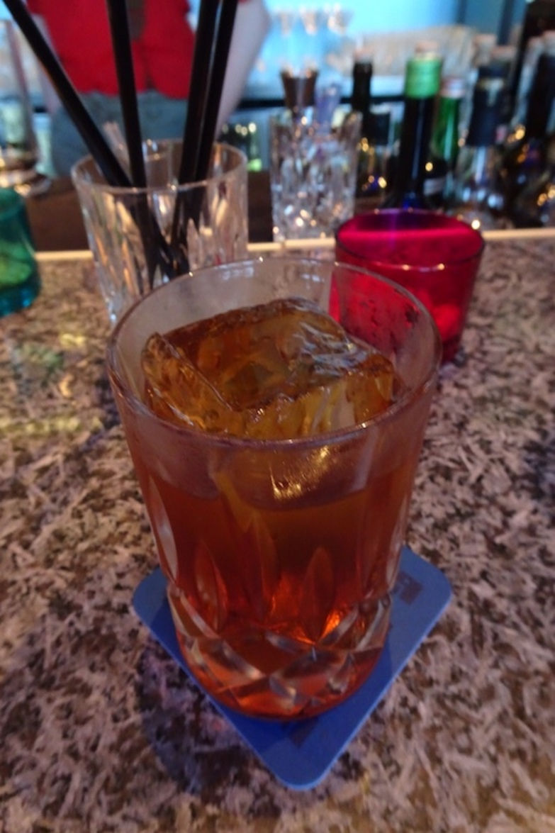 Four Seasons Hong Kong bar