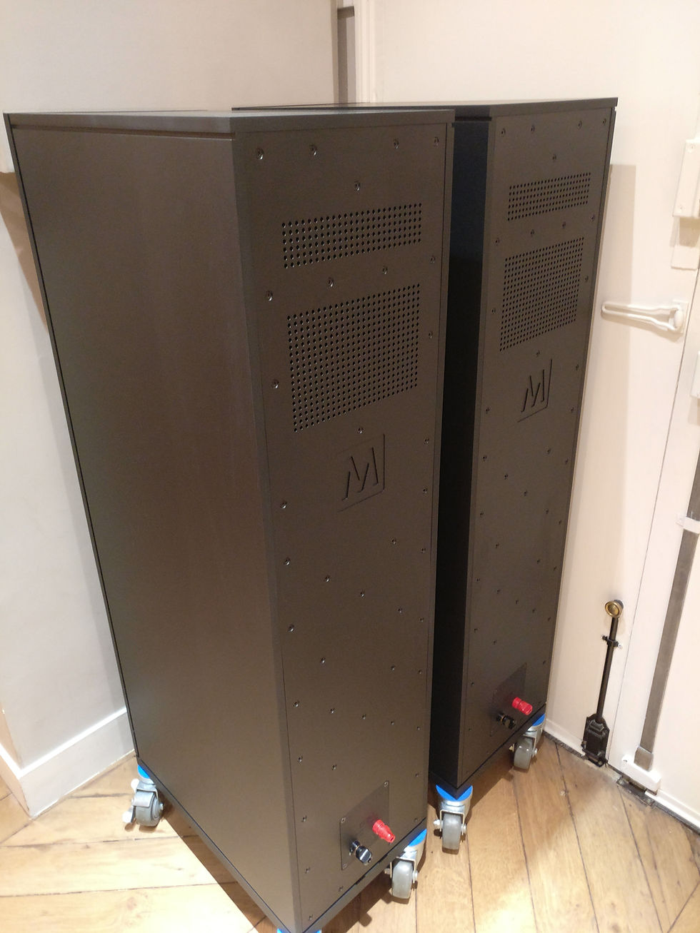 Thumbnail: Magico Q5 black anodized