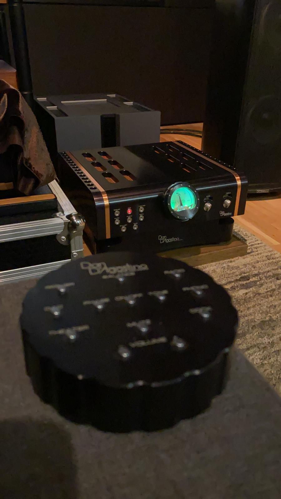 Thumbnail: Dan D'Agostino Momentum Integrated Amplifier