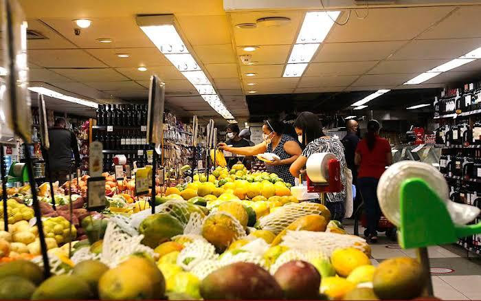 sacolao e mercados confiante