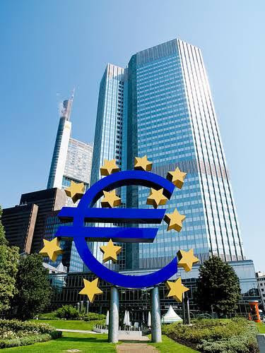 PIB União Europeia recua segundo trimestre seguido