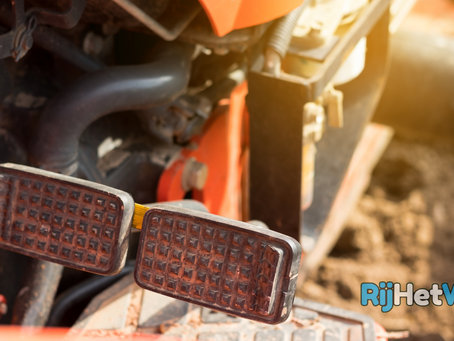 Waarom hebben tractoren twee rempedalen?