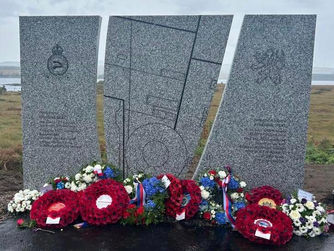 Odhalení památníku Františka Hekla, pilota 312. stíhací perutě RAF