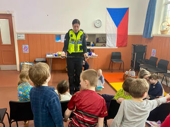 Děti se potkaly s opravdovou policistkou Markétou