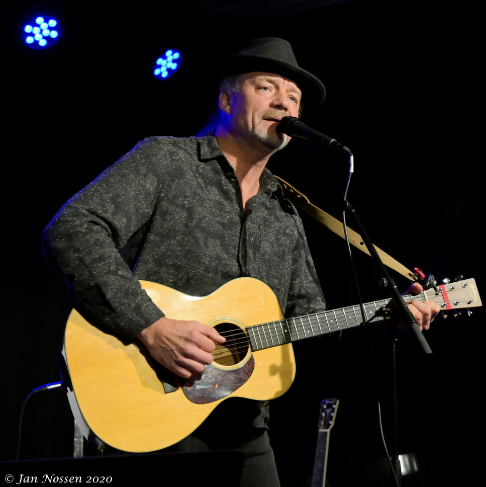 Rockemusiker og visesanger: Helge Hummervoll.