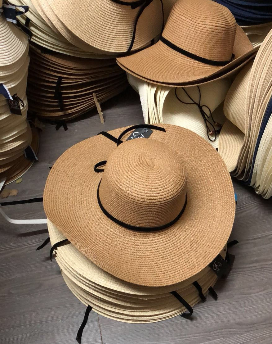 תמונה ממוזערת: כובע קש עם רקמת שם