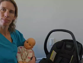 Comment attacher son nouveau-né dans le siège d'auto?